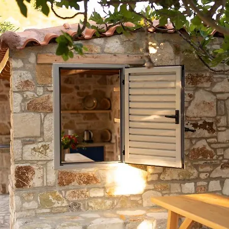 Lejlighedshotel Janakis Garden Livadi 3*