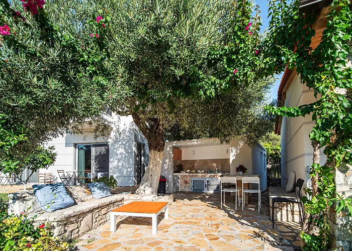 Janakis Garden Livadi מלון דירות