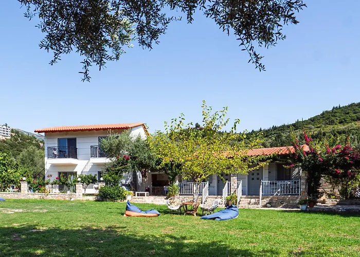 מלון דירות Janakis Garden Livadi 3*