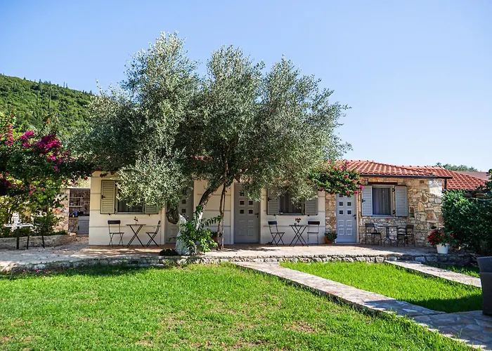 Janakis Garden Livadi מלון דירות Himare Fshat