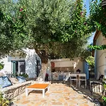 Janakis Garden Livadi Aparthotel