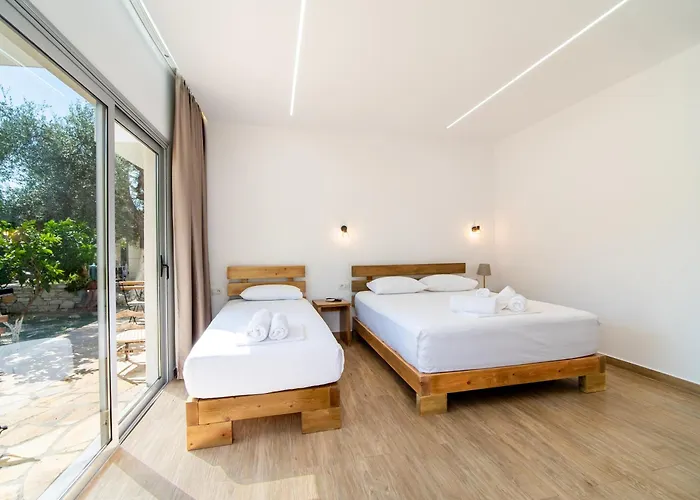 Apart Otel Janakis Garden Livadi 3*