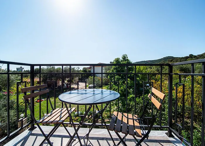 Janakis Garden Livadi Apart Otel Himare Fshat