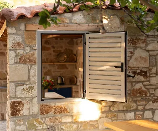 Apart Otel Janakis Garden Livadi 3*